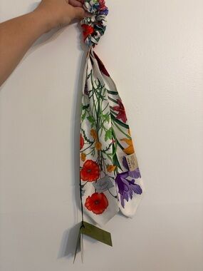 Gucci White Multi Floral Silk Scarf Scrunchie